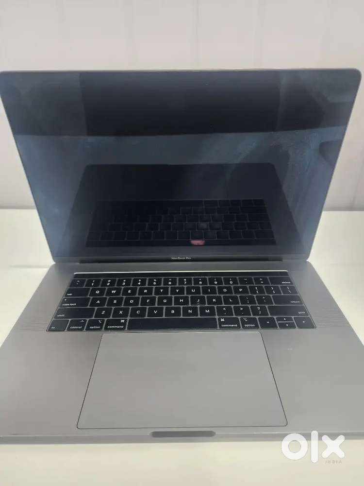 Apple MacBook Pro A1990 – Core i7  16GB RAM  256GB SSD  15-inch