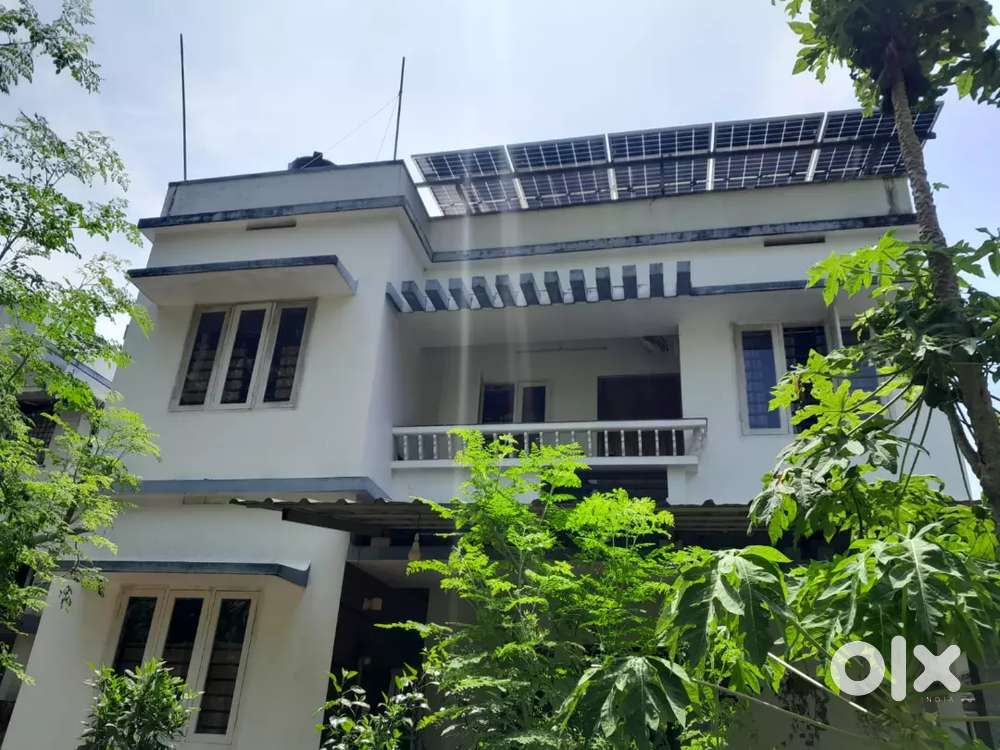 Pg for ladies with homly food near vyttila 3 share room available