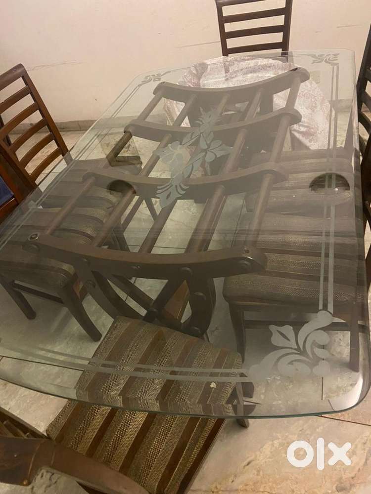 Its in good condition 5 seater nd 7 seater sofa