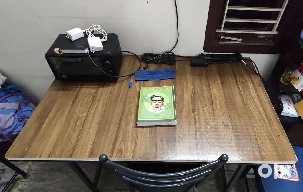 Study / Computer Table – Excellent Condition  L47xB30xH27 inches