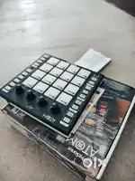 ATOM MIDI CONTROLLER (PRE SONUS)