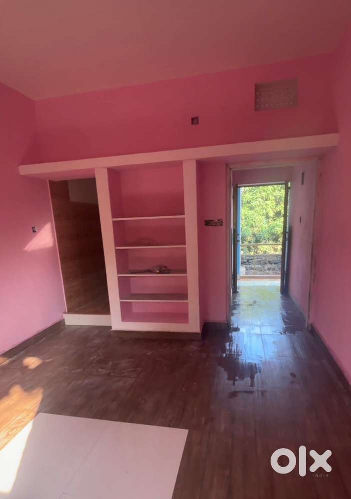 Room available for working girl