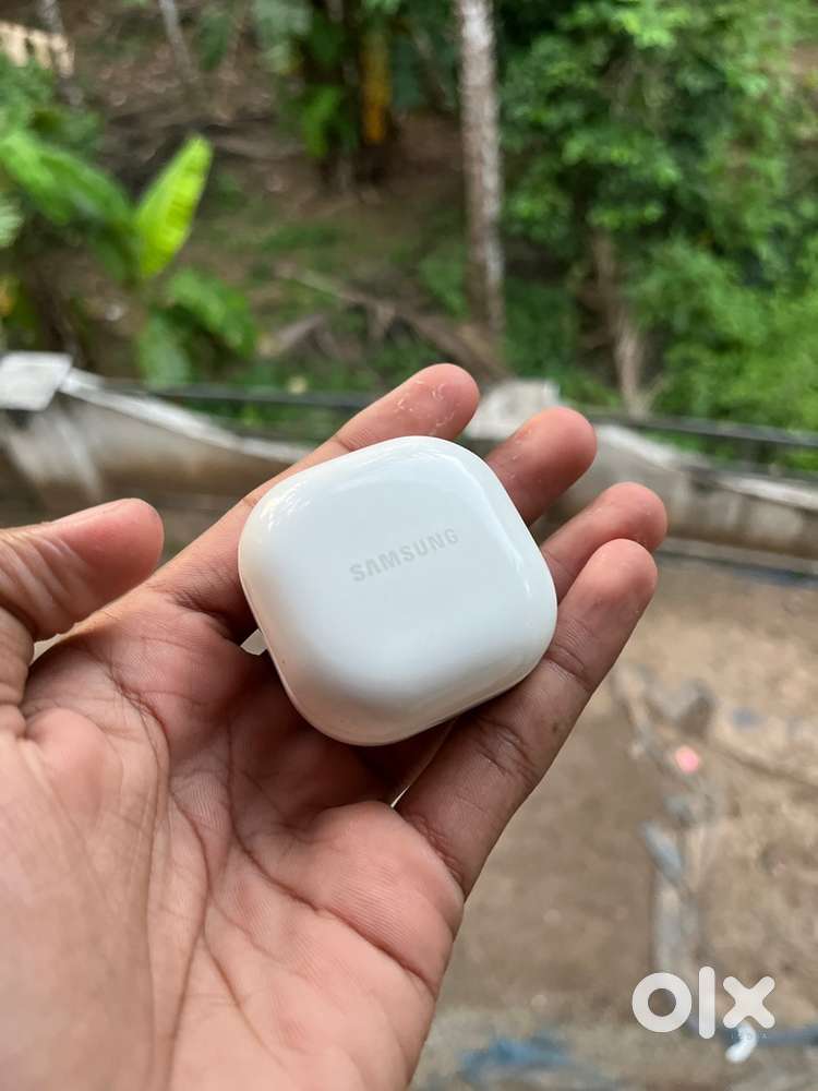 Samsung galaxy bud 2 (sound by akg)