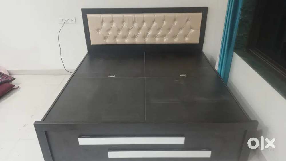 (NEW)KINGS BED -6 X 6 BED WITH CUSHION