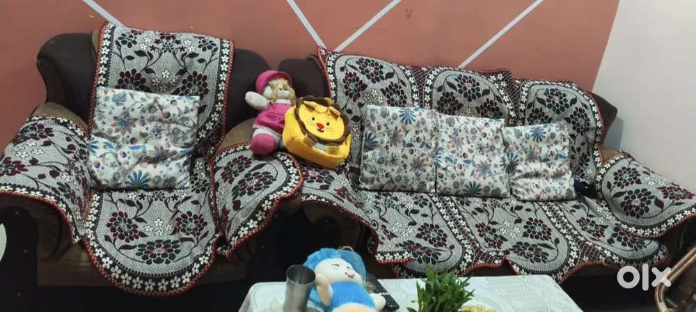 5 seater sofa set(3+1+1) at only Rs 15k
