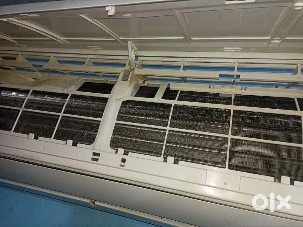 HITACHI AC GOOD CONDITION