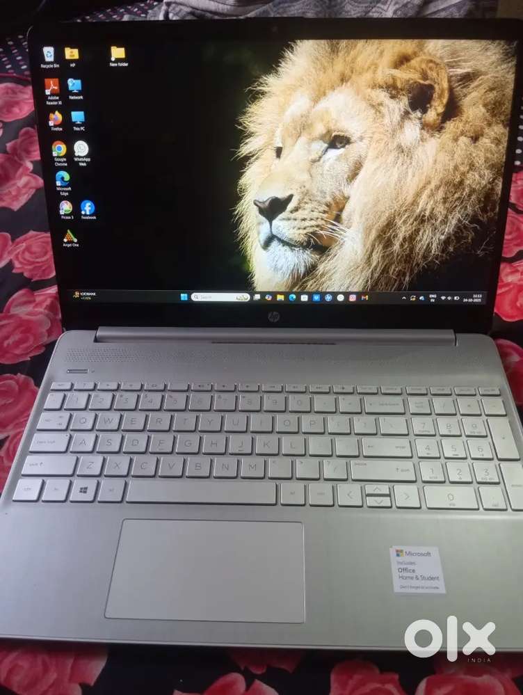 Hp laptop in new condition , laptop with original charger
