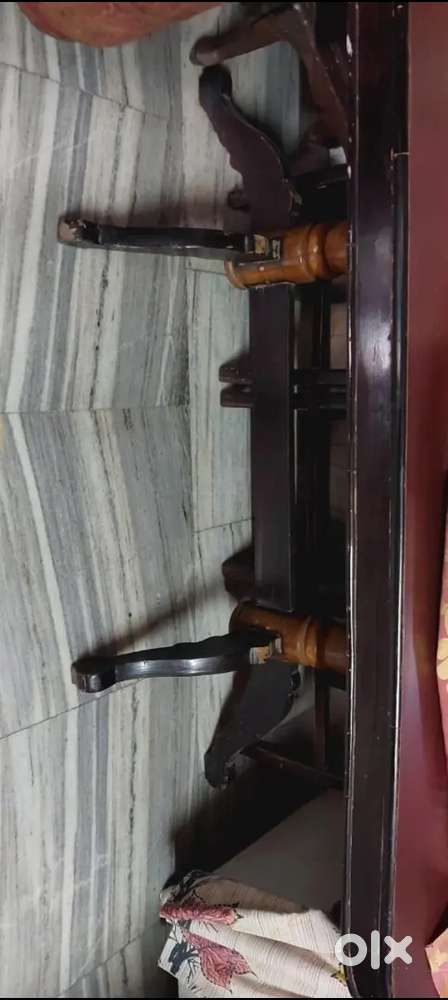 Dinig Table and 5 chairs