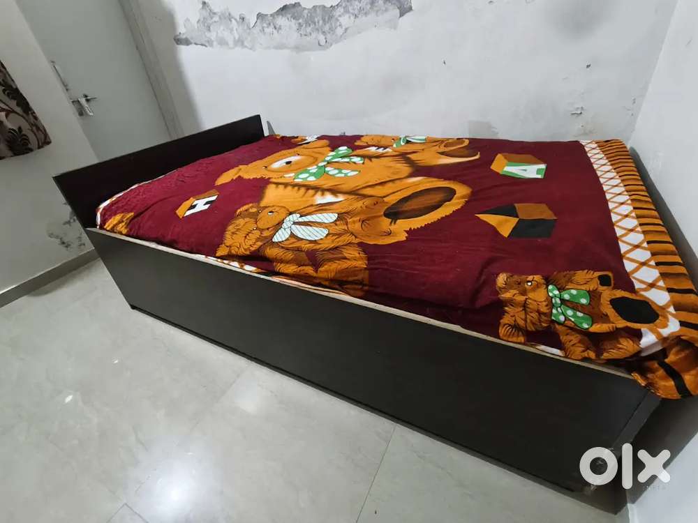 મજબૂત સેટી પલંગ ગાદલા સાથે 4 ft x 6 ft