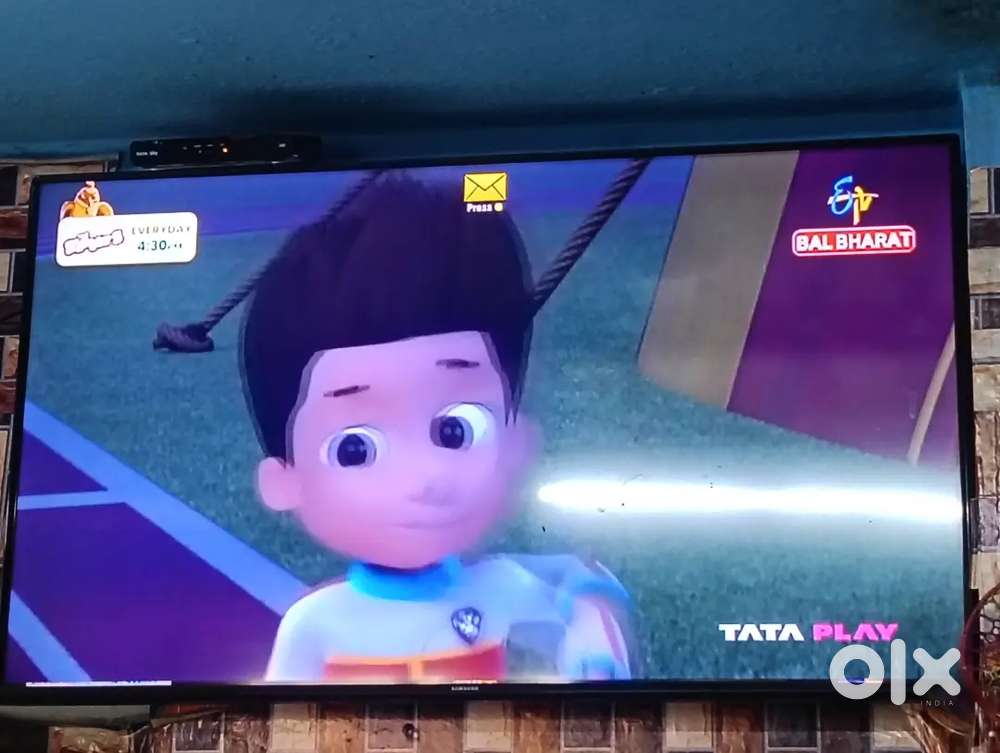 Samsung TV 43 inches small problem good condition