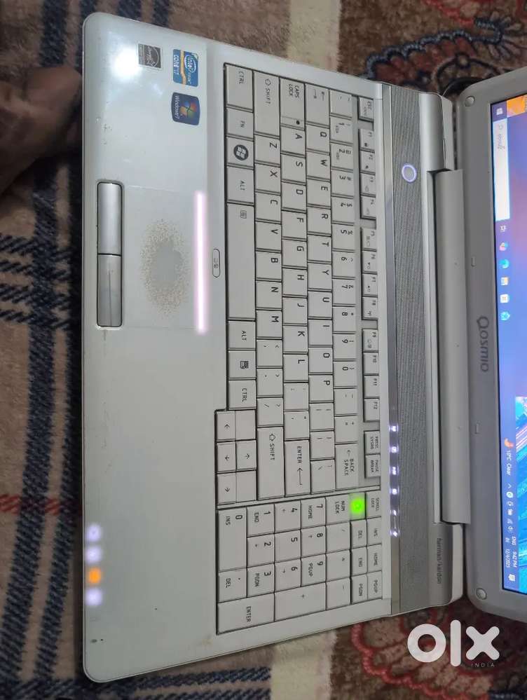 Laptop white colour Toshiba cosmio