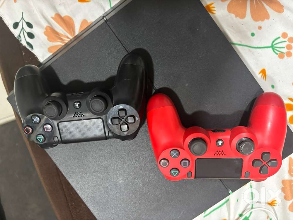 PS4 (Black) 1000GB Excellent Condition + 2 Controllers