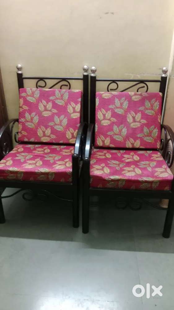 Sofa and 2 chairs