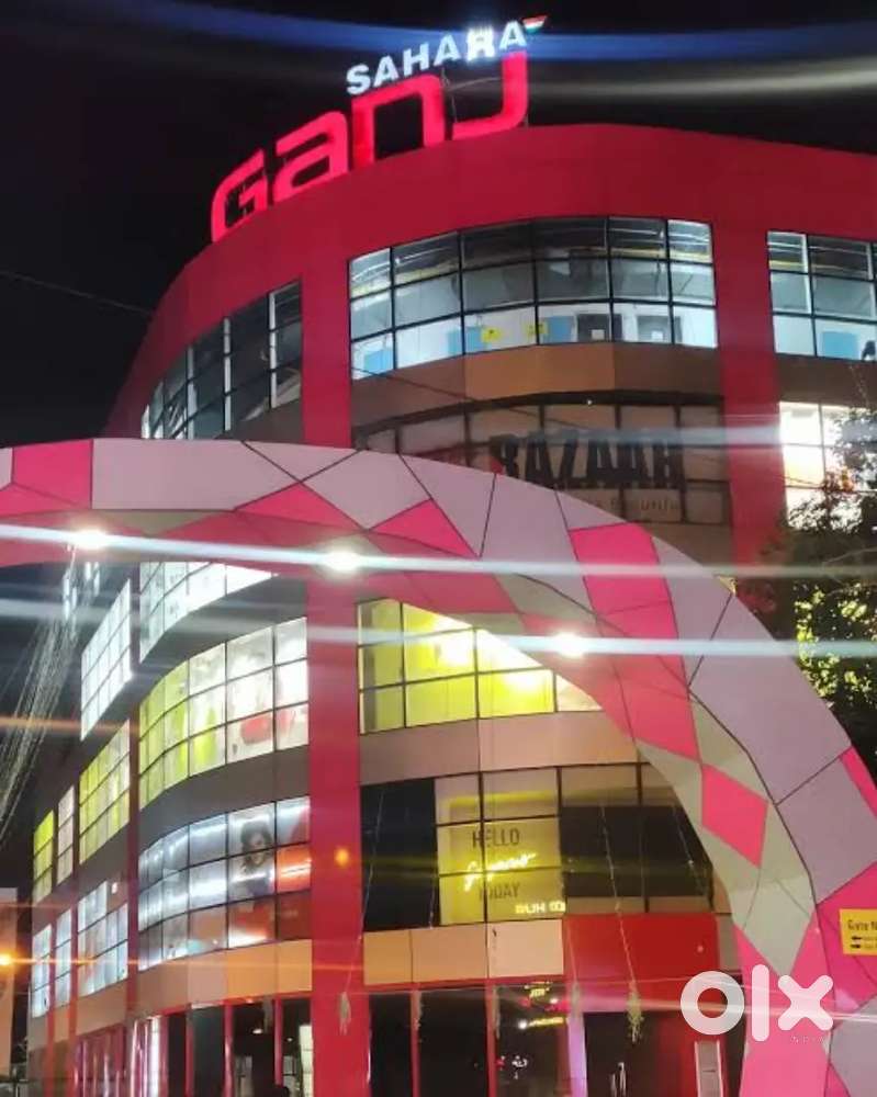URGENT REQUIREMENT IN SAHARA GANJ MALL LOCATION!!