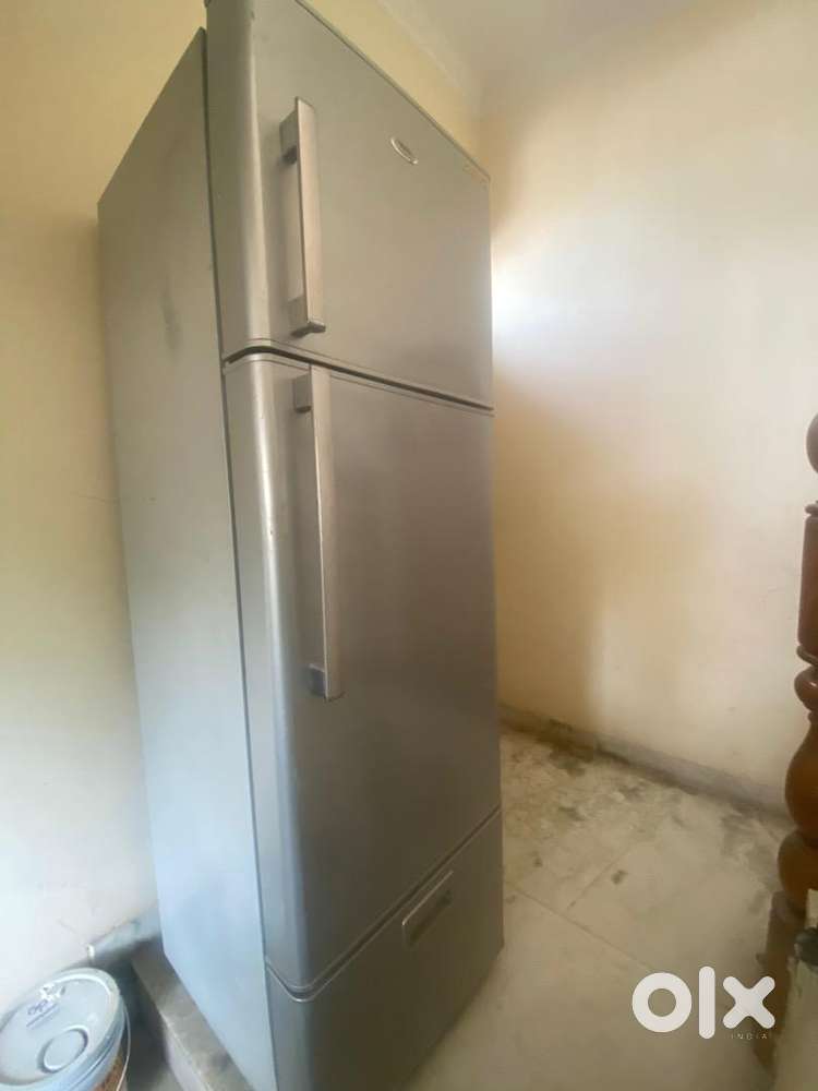 Whirlpool fridge 320 litres