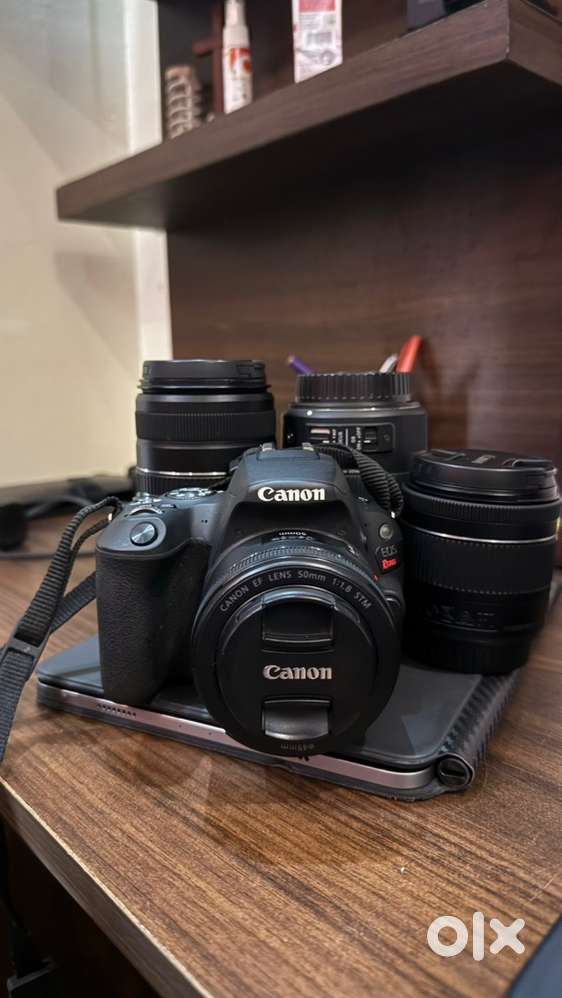 Canon SL2 with lens - Bundled - Immaculate condition