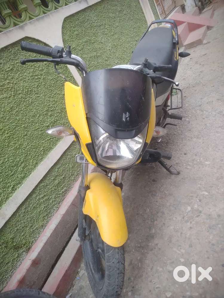 Bike for sell good candis gadi me koi problem nhi ok gadi hai