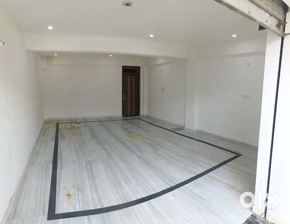 shop office 400 sq feet  near Octovia hospitalshivpur varanasi