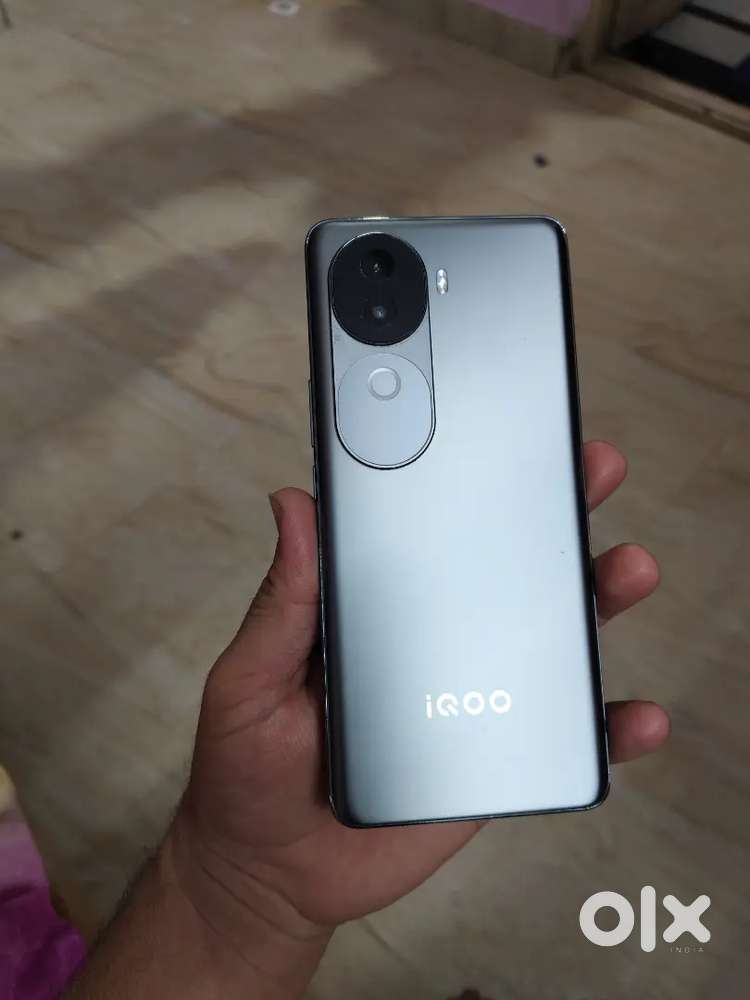 iQOO z9s 8+8 128 .2 month above