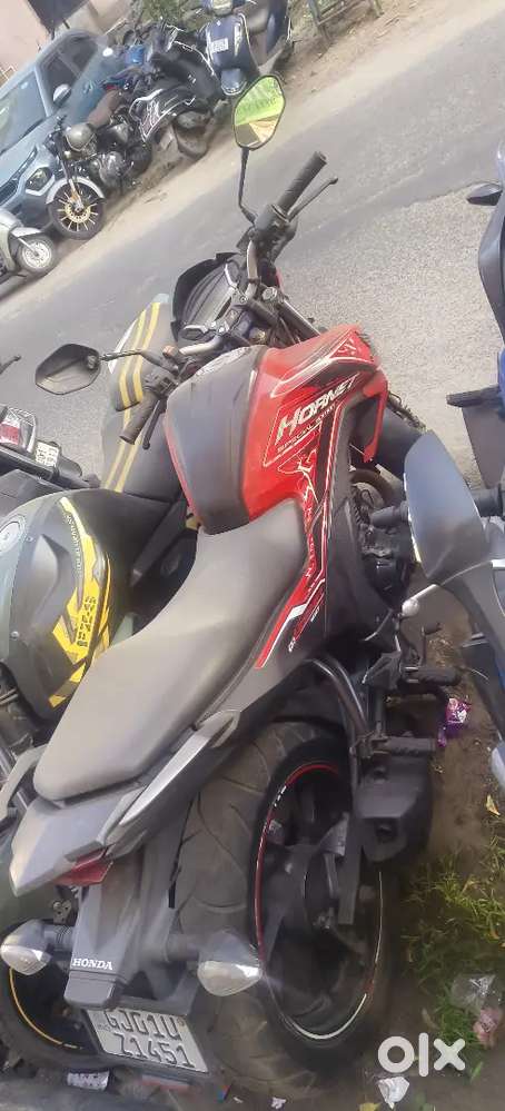 Honda CB hornet 160 .