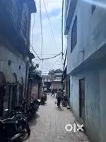 Panday ganj rakabganj road se 10 kadam under makaan hai
