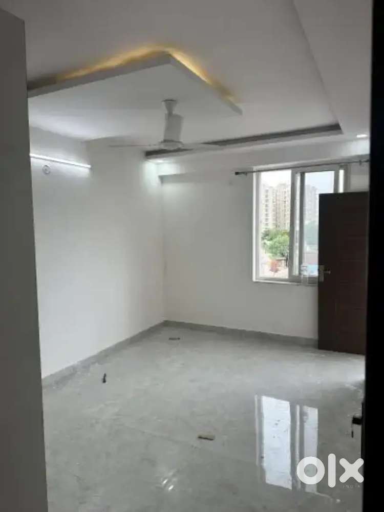 3bhk semi furnished flat available for rent