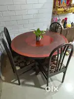 Round Dining table