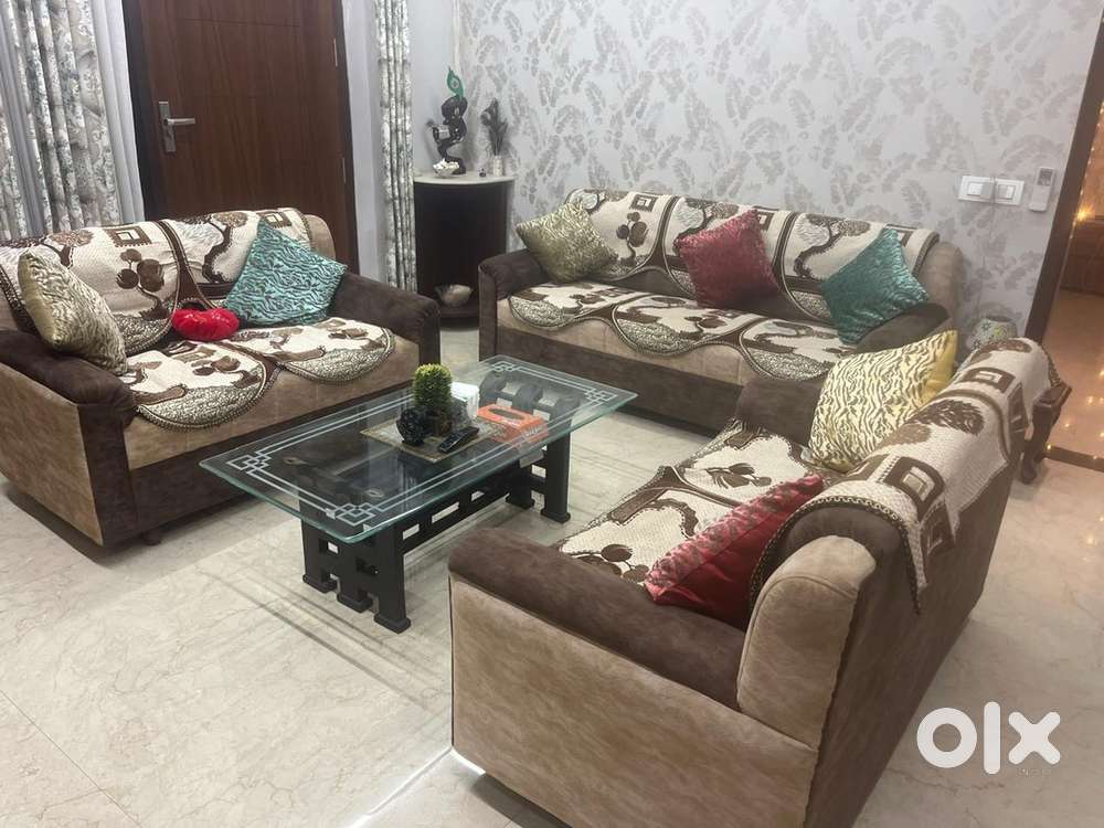 Sofa set 3 pieces with covers and cushions