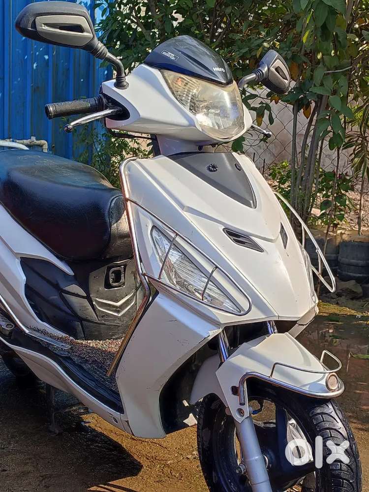 Having 3 scooters so wants to sell this one.