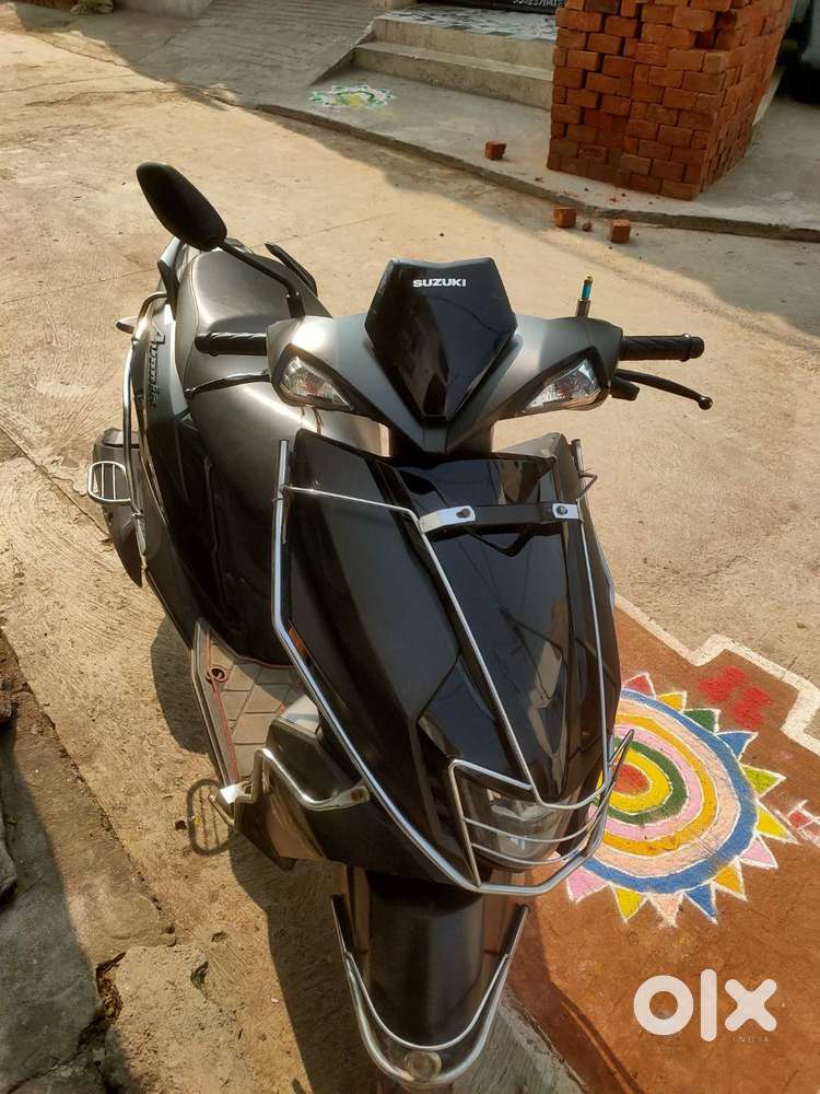 Bluetooth connectivity, Led headlight, comfortable seating