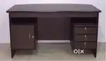 Office Table 4.5ft x2. 5ft
