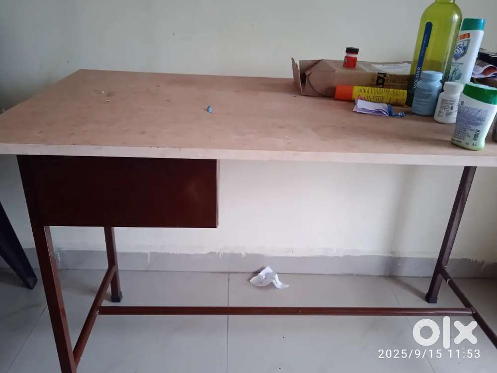2 chairs with 1table