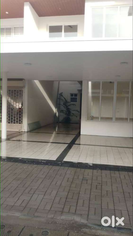 Akkarai Gated Community Villa for rent
