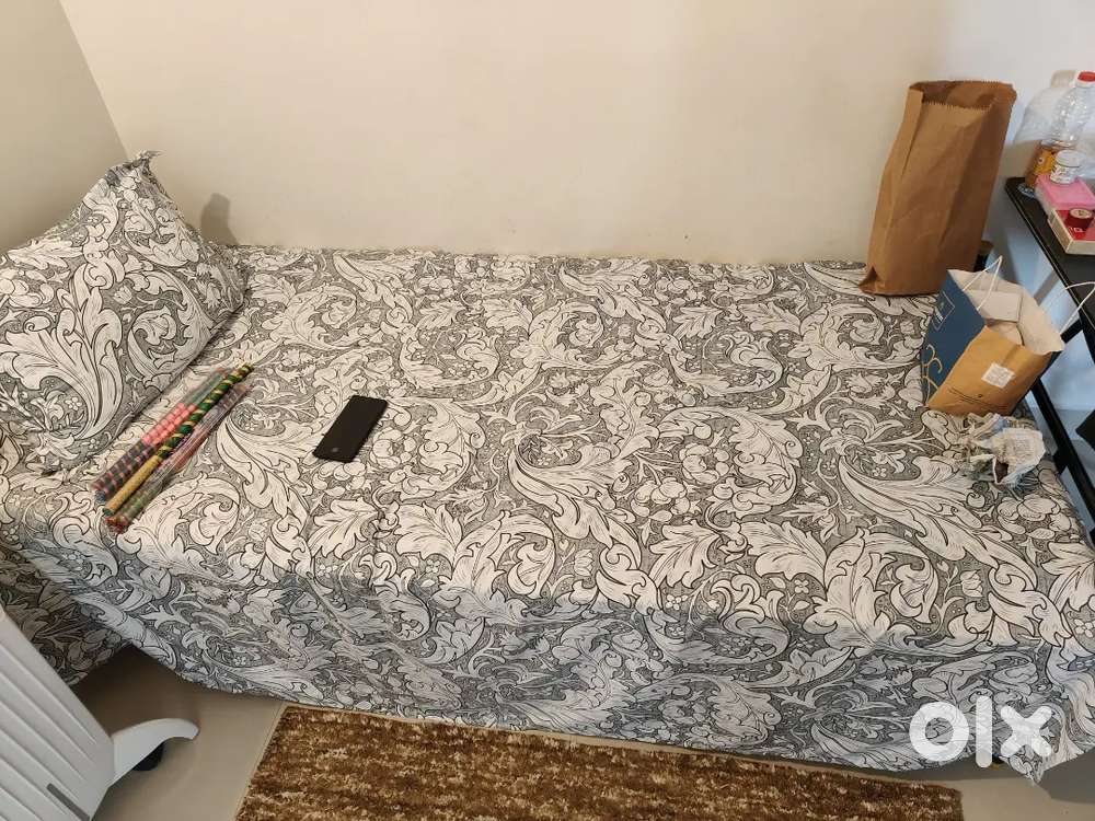 Single bed, 1 year old