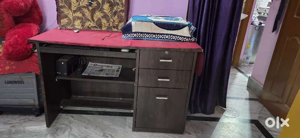 COMPUTER AND OFFICE TABLE