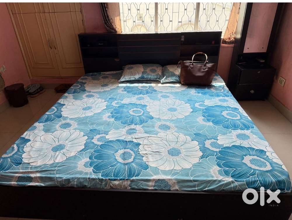 King size bed with mattress