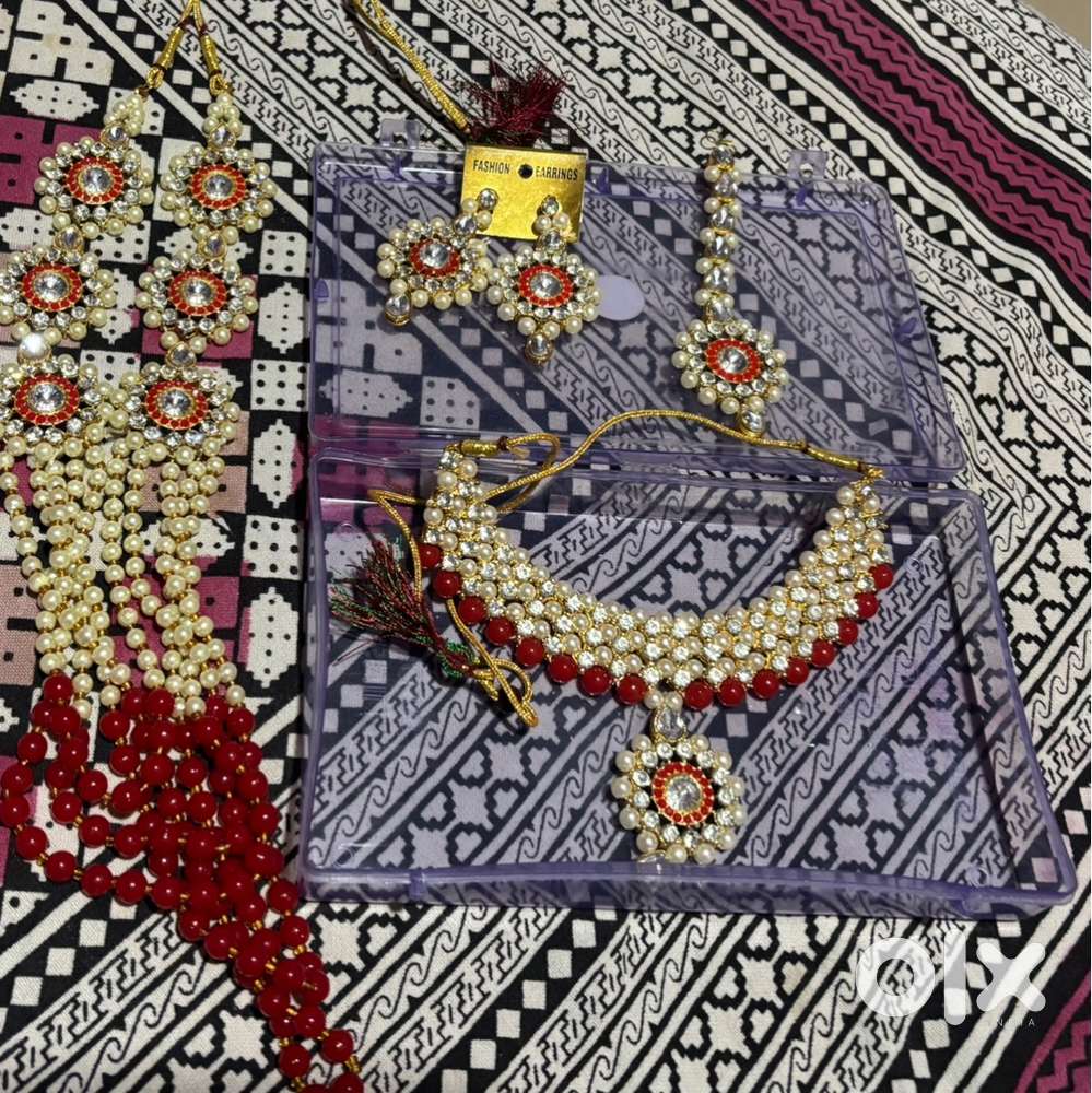 Beautiful red and white jewellery set