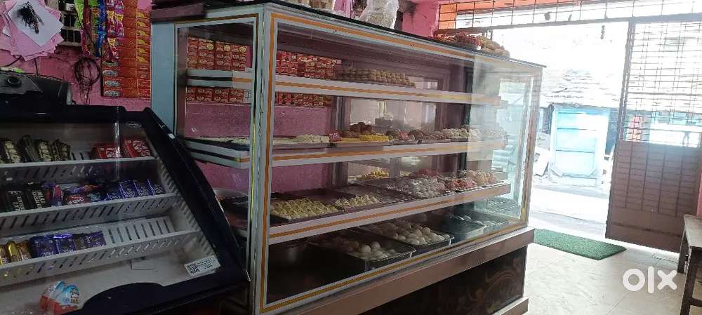 Sweet display counter