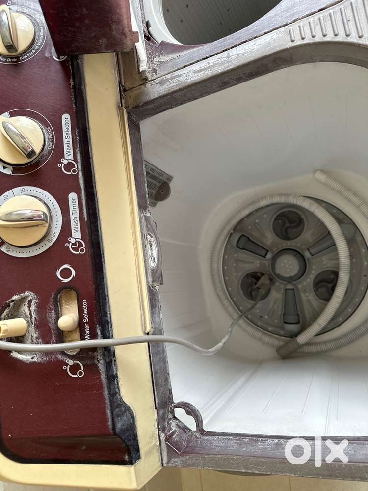 This is an LG semi automatic 6.8 KG washing machine