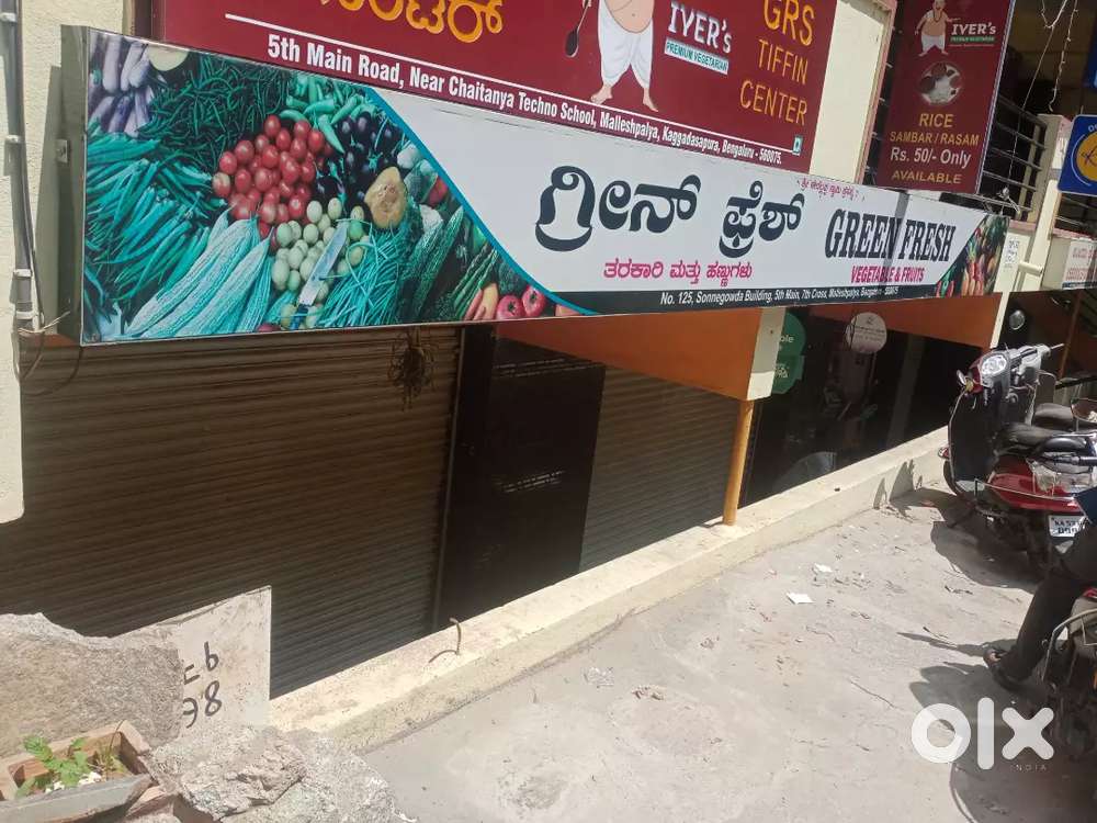 Green fresh shop for vegetables and fruits for rent