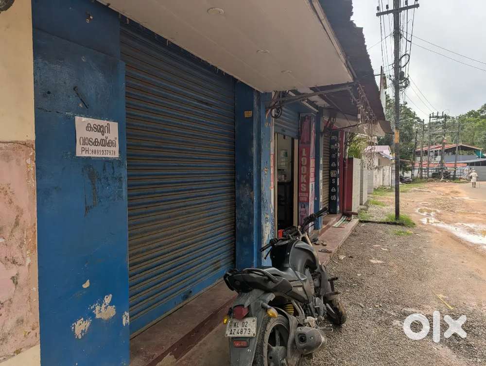 Single room shop near Kavanad market for commercial purpose