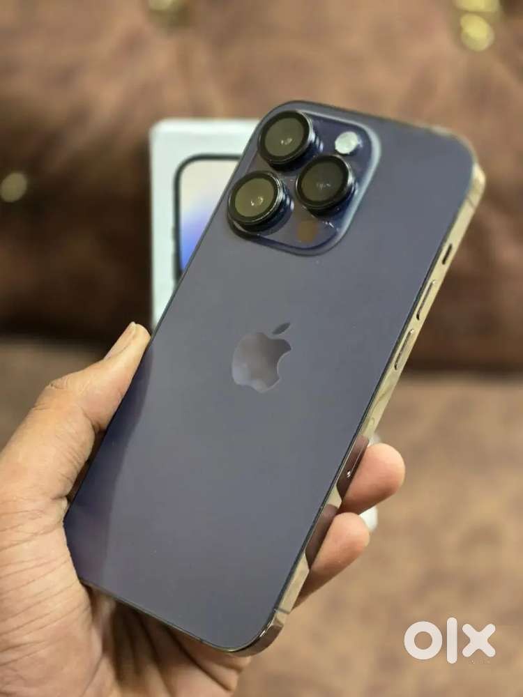 Iphone 14pro 256gb it's in Imaculate condition with box & 3 covers