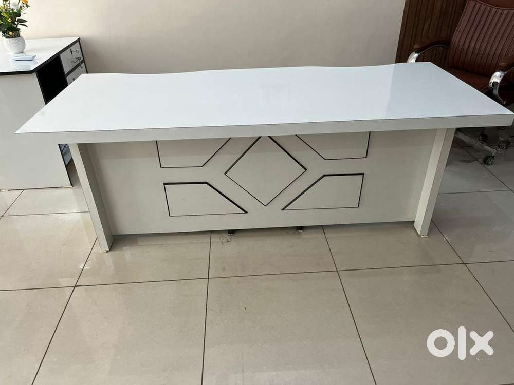 Table jhumer chair