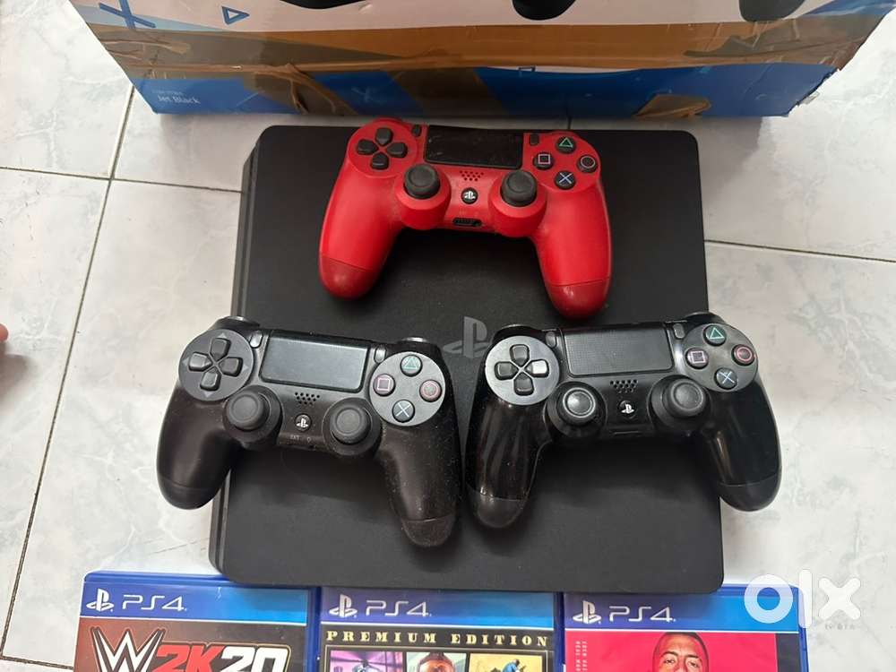 Playstation 4  PS4  1 TB in Excellent Condition