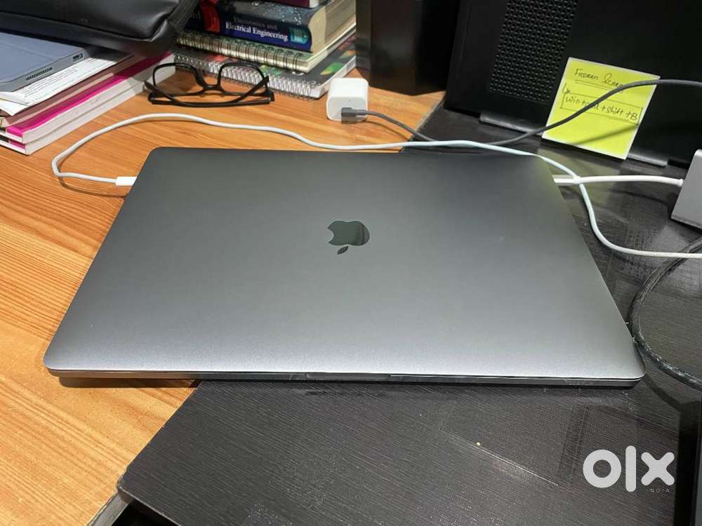 Macbook Pro 2018 (Screen Broken) Working