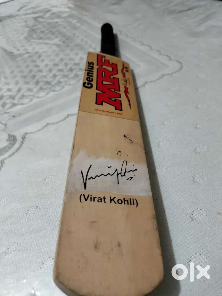 Signed mini bat by Virat Kohli