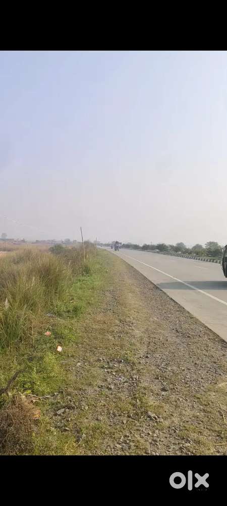 जमीन 4 लाइन रोड के बगल में पटना वाला रास्ता में बामपली के पास है