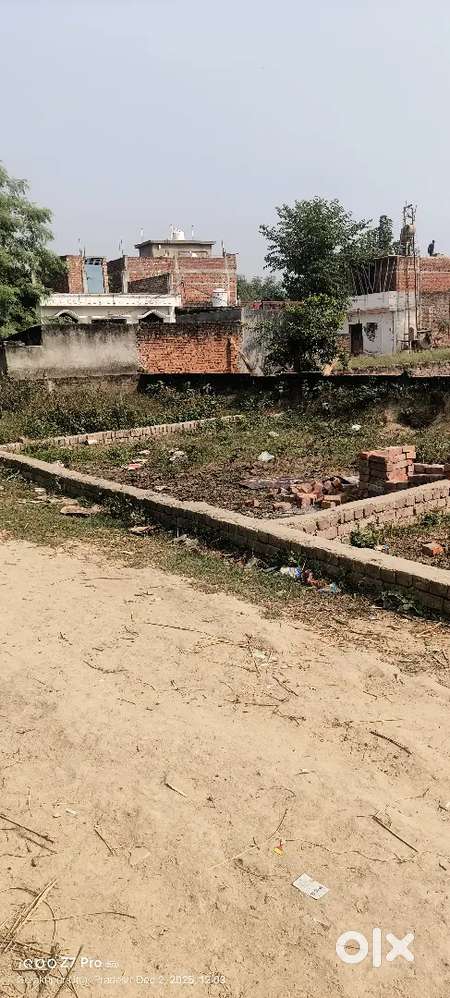 यहप्लॉट पादरी बाजार पप्पू कटरा पेट्रोल पंप से पीछे है