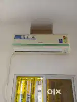 सिंगल रूम लेट बाथरूम अटैच है किचन नहीं हैं Ac पंखा कूलर बेड गैस है