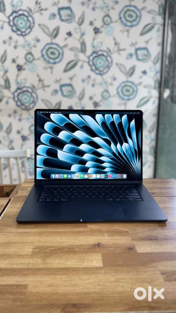 Macbook air 2025 m4/24/512/ bc-13/warranty-till 2026